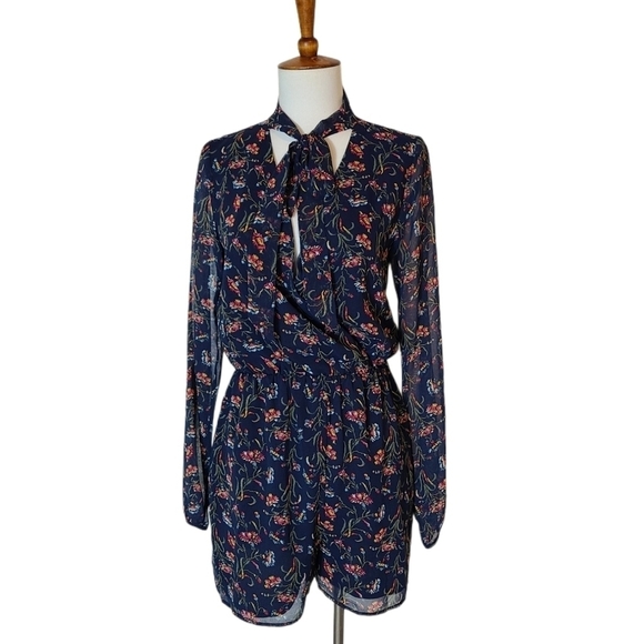 BCBGeneration Navy Blue Floral Long Sleeve Romper Bow Tie Neck XS Preowned - Picture 2 of 9